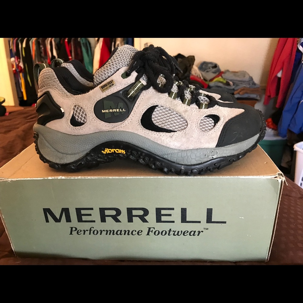 Merrell gortex hiking shoes size 9 1/2